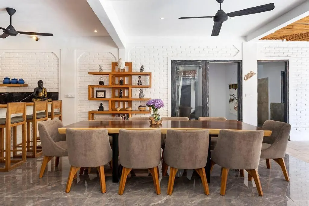 Villa Julietta, 4 Bedroom In The Heart Of Seminyak Indonesia