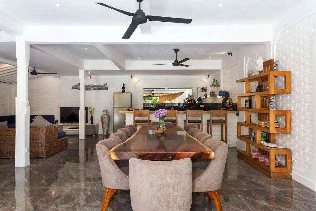 Villa Julietta, 4 Bedroom In The Heart Of Seminyak 0*,