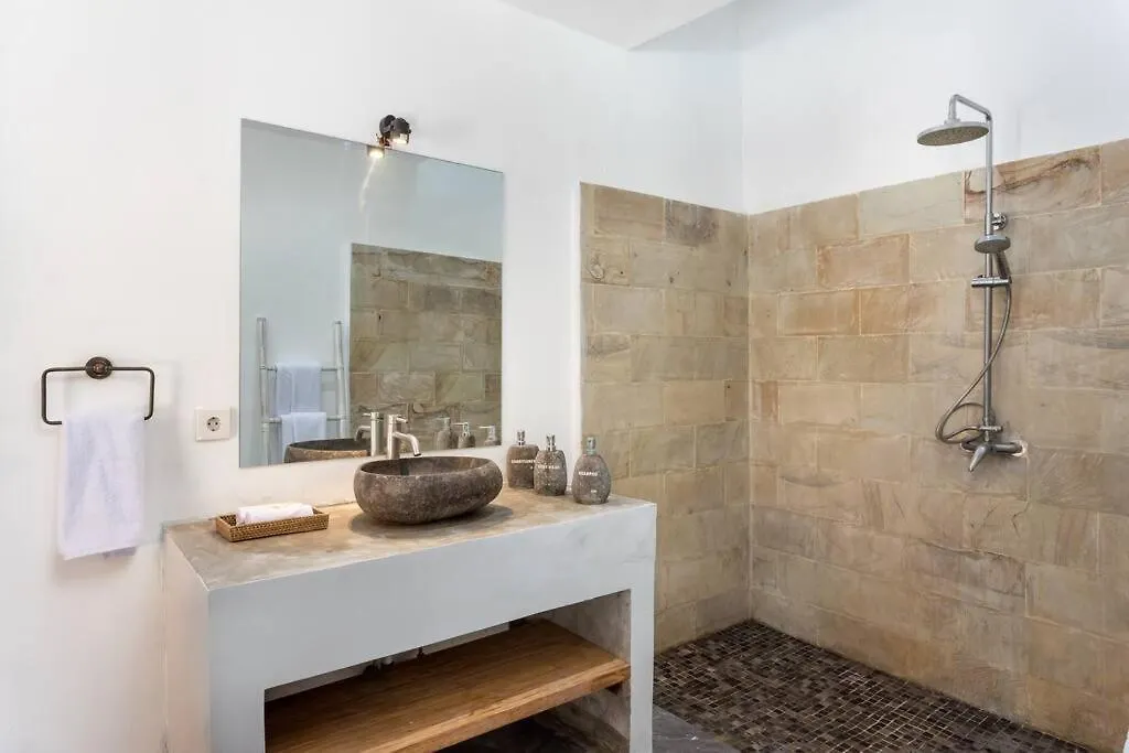 Villa Julietta, 4 Bedroom In The Heart Of Seminyak